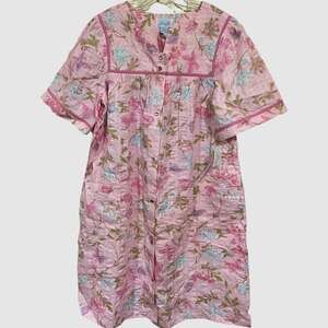 Vintage Y2K  Leisure Life Floral House Dress House Cottage Snap Button Size M